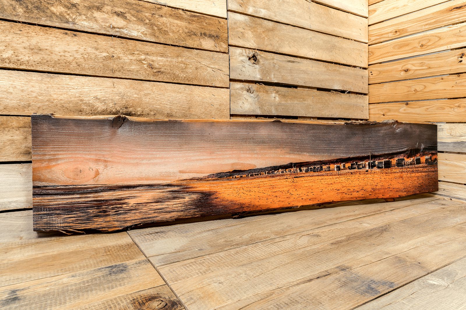 Holzdruck: Baumscheibe mit Rinde von Hand geweißt Holzdruck Strand