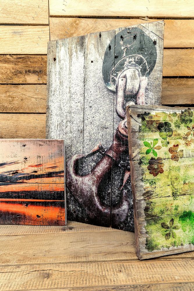 Foto-Collage im Vintage-Look auf von Hand vorgeweißter Europalette